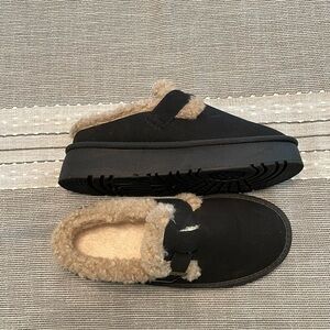 Cozy Black Shoes with Faux Fur Lining
